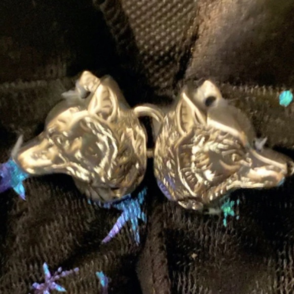 silver wolf cloak clasp - Picture 4 of 5
